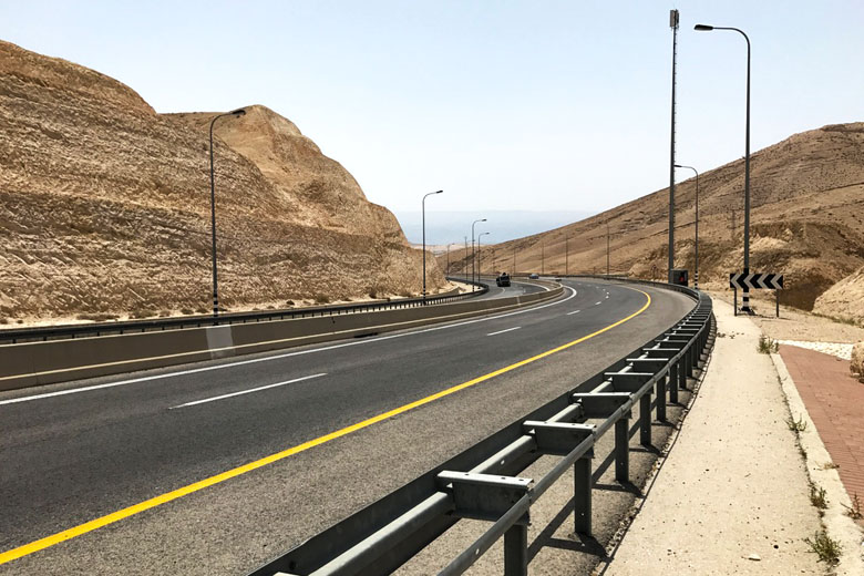 [pic=https://www.falandodeviagem.com.br/imagens20/Israel_autoestrada.jpg]