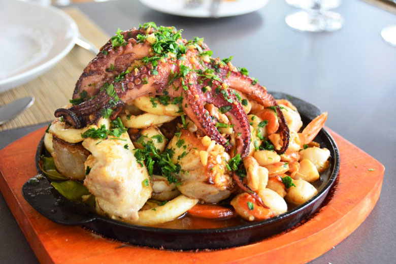 [pic=https://www.falandodeviagem.com.br/imagens20/restaurantecampobahia17.jpg]
