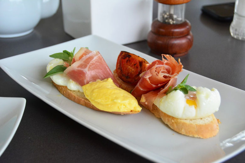 [pic=https://www.falandodeviagem.com.br/imagens20/restaurantecampobahia6.jpg]